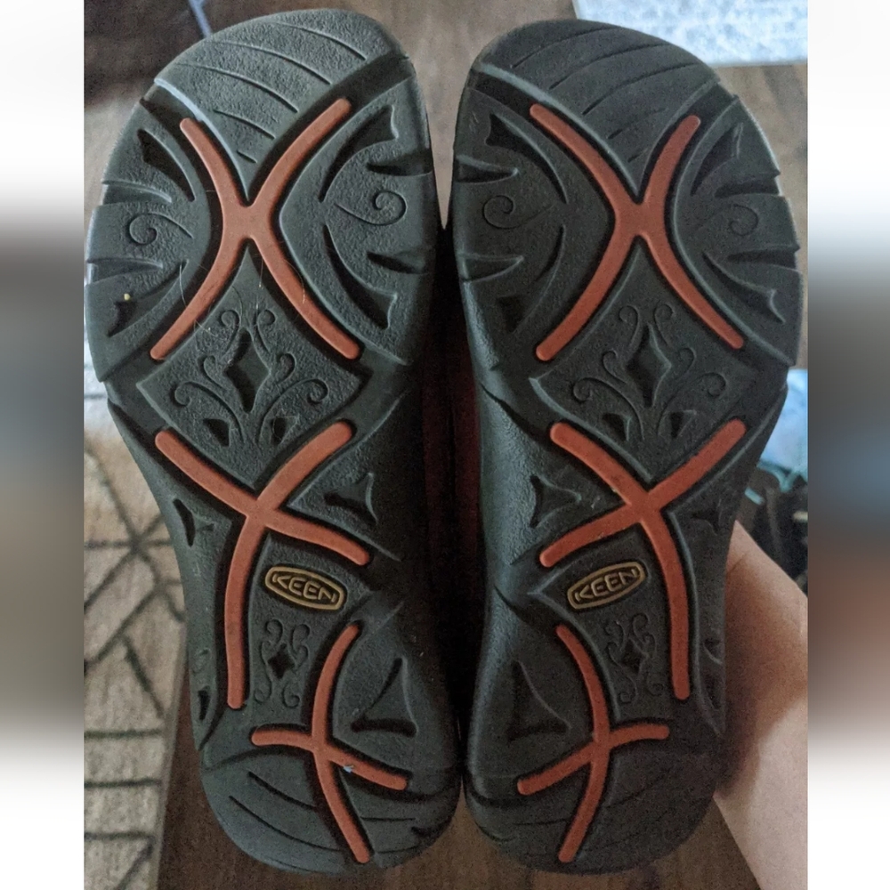 Keen Women's Size 7 Shoes Red & Black Leather Clogs Mules Slip On Comfortable - Picture 12 of 12